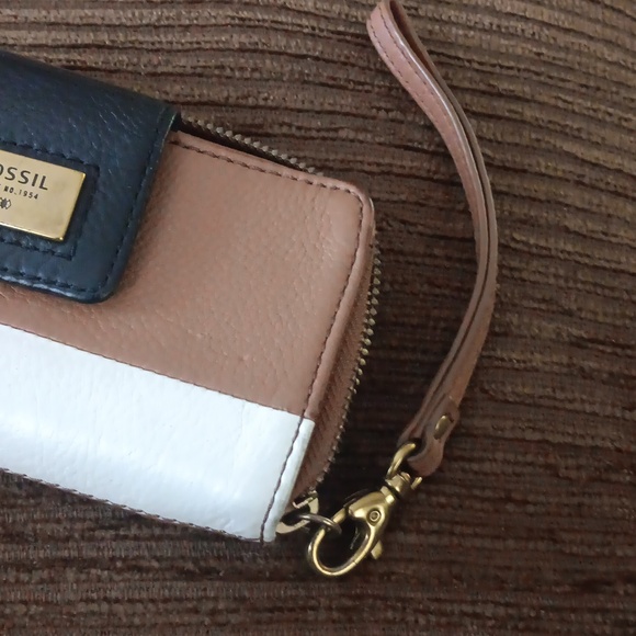 Fossil Two-Toned  Wallet - Picture 3 of 6